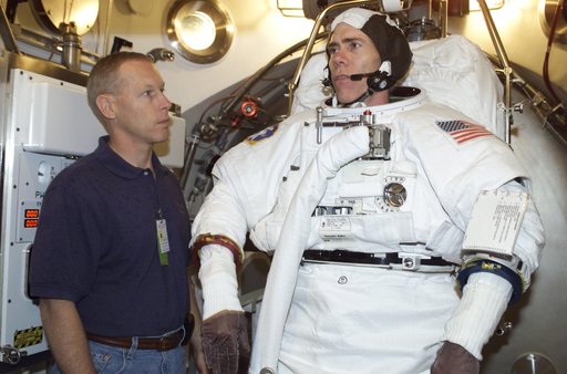 STS-105 Crew Training for Dan Barry