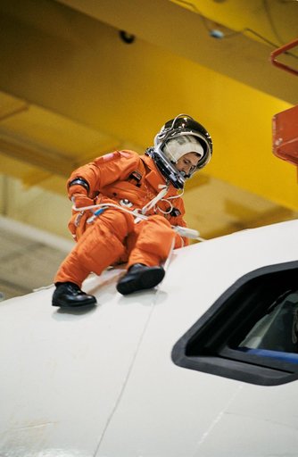Preflight Coverage of the STS-113 and Expedition 6 Bailout Training