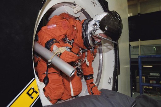 STS-112 Preflight Emergency Egress Training