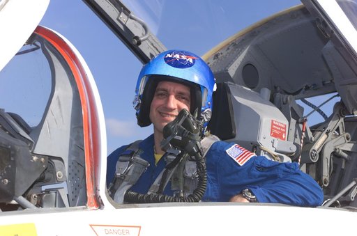 STS-109 Crew members take off from Ellington Field in T-38s