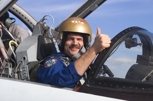 STS-109 Crew members take off from Ellington Field in T-38s