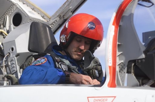 STS-109 Crew members take off from Ellington Field in T-38s