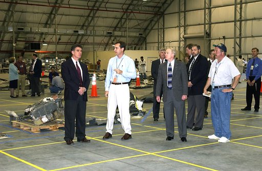STS-107 - Congressman Dave Weldon examines debris