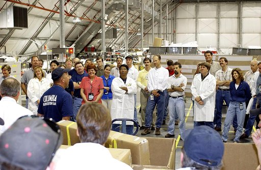 KENNEDY SPACE CENTER, FLA. - The Columbia Reconstruction Project team meets before arrival of the final shipment of Columbia debris.  The recovery efforts have been concluded in East Texas.  Prior to this final shipment, the total number of items at KSC is 82,567, weighing 84,800 pounds or 38 percen