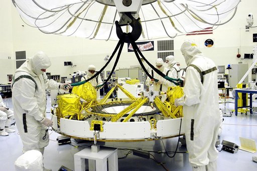 KENNEDY SPACE CENTER, FLA. - In the Payload Hazardous Servicing Facility, workers reattach the tethers of the overhead crane that lowered the cruise stage of Mars Exploration Rover 1 (MER-1) onto blocks.  The cruise stage will be lifted and integrated with the aeroshell, the entry vehicle.   NASA’s 