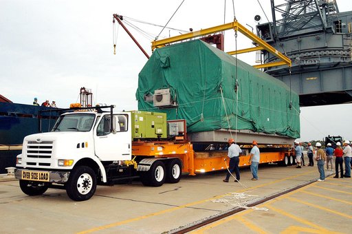 KENNEDY SPACE CENTER, FLA. - At Port Canaveral, workers release the overhead crane that lifted the Pressurized Module of the Japanese Experiment Module (JEM) from the ship onto the truck bed.  The container transport ship carrying JEM departed May 2 from Yokohama Harbor in Japan for the voyage to th