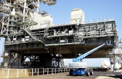 KENNEDY SPACE CENTER, FLA. - Sandblasting begins on the Mobile Launcher Platform on Launch Pad 39A to remove corrosion before repainting.  Routine maintenance includes sandblasting and repainting as preventive means to minimize corrosion.