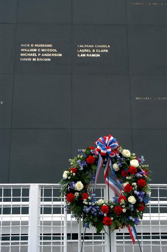 KENNEDY SPACE CENTER, FLA. -  A ceremonial wreath is placed at the Space Mirror Memorial at the Kennedy Space Center Visitor Complex.  During this dedication ceremony, the names of the STS-107 astronauts who lost their lives during the Columbia accident -- Rick Husband, Willie McCool, Laurel Clark, 