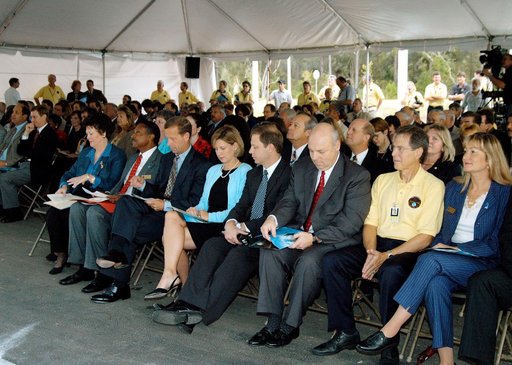 KENNEDY SPACE CENTER, FLA. -  Dignitaries, invited guests, space center employees, and the media gather for a dedication and ribbon-cutting ceremony for the Space Life Sciences Lab hosted by NASA-Kennedy Space Center and the state of Florida at the new lab. Completed in August, the facility encompas