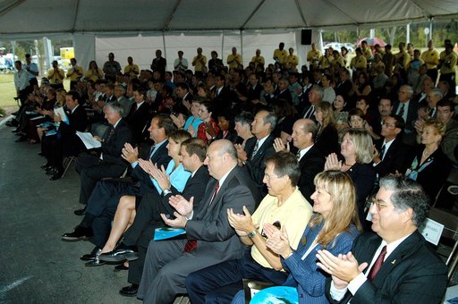 KENNEDY SPACE CENTER, FLA. -  Dignitaries, invited guests, space center employees, and the media show their appreciation for the speakers at a dedication and ribbon-cutting ceremony for the Space Life Sciences Lab hosted by NASA-Kennedy Space Center and the state of Florida at the new lab. Completed