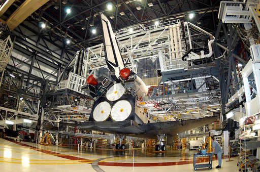 KENNEDY SPACE CENTER, FLA. - The Space Shuttle orbiter Atlantis awaits a tow from the Orbiter Processing Facility (OPF) to the Vehicle Assembly Building (VAB). The move will allow work to be performed in the OPF that can only be accomplished while the bay is empty. Work scheduled in the processing f