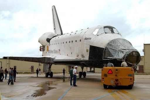KENNEDY SPACE CENTER, FLA. - The Space Shuttle orbiter Atlantis is turned into position outside the Orbiter Processing Facility (OPF) for its tow to the Vehicle Assembly Building (VAB). The move will allow work to be performed in the OPF that can only be accomplished while the bay is empty. Work sch