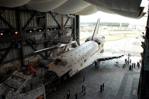 KENNEDY SPACE CENTER, FLA. - The Space Shuttle orbiter Atlantis is almost in position in high bay 4 of the Vehicle Assembly Building (VAB).  It was towed from the Orbiter Processing Facility (OPF) to allow work to be performed in the bay that can only be accomplished while it is empty. Work schedule