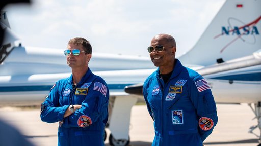Artemis II Crew Arrives at KSC Ahead of Launch