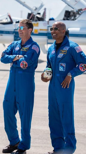 Artemis II Crew Arrives at KSC Ahead of Launch