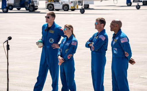 Artemis II Crew Arrives at KSC Ahead of Launch