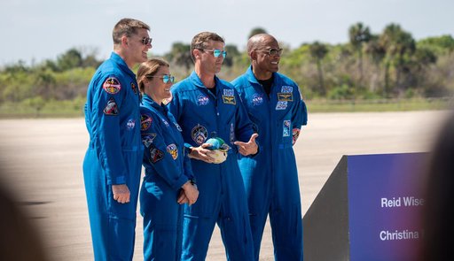 Artemis II Crew Arrives at KSC Ahead of Launch