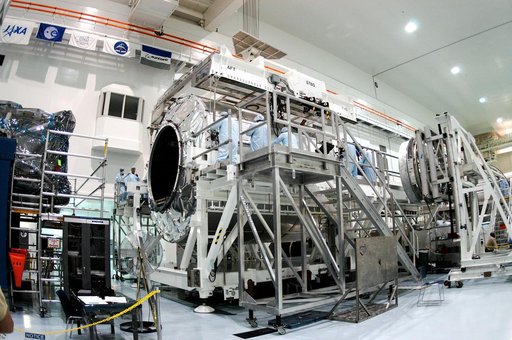 KENNEDY SPACE CENTER, FLA. - Workers in the Space Station Processing Facility prepare to release the overhead crane from the Multi-Purpose Logistics Module Raffaello now secure on a new work stand.  Raffaello is the second MPLM built by the Italian Space Agency, serving as a reusable logistics carri
