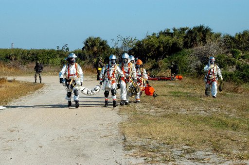 KENNEDY SPACE CENTER, FLA. - Emergency crews leave the scene after a helicopter removed “rescued” astronauts from the scene.  They are taking part in a “Mode VII” emergency landing simulation at Kennedy Space Center, in order to exercise emergency preparedness personnel, equipment and facilities in 