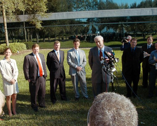 KENNEDY SPACE CENTER, FLA. - NASA Administrator Sean O’Keefe talks to the media at the Central Florida Research Park, near Orlando.  He and government officials were at the park for a presentation about the assets of the research park as the site of NASA’s new Shared Services Center. Behind O’Keefe 