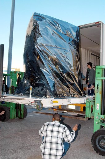 KENNEDY SPACE CENTER, FLA. -  At the Astrotech Space Operations processing facilities near KSC, a lift helps offload NASA’s MESSENGER spacecraft shipped from NASA’s Goddard Space Flight Center in Greenbelt, Md.  MESSENGER - short for MErcury Surface, Space ENvironment, GEochemistry and Ranging - wil