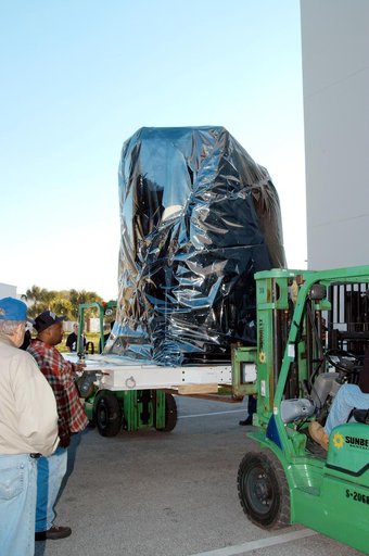 KENNEDY SPACE CENTER, FLA. -  At the Astrotech Space Operations processing facilities near KSC, a lift begins lowering NASA’s MESSENGER spacecraft onto the ground.  MESSENGER - short for MErcury Surface, Space ENvironment, GEochemistry and Ranging - will be taken into a high bay clean room and emplo