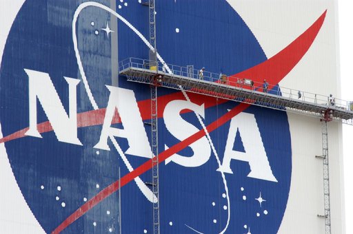 VAB Flag Painting