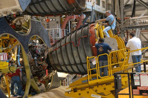Space Shuttle Main Engine 3 install in Endeavor