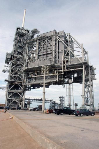 STS-117  Rotating Service Structure move