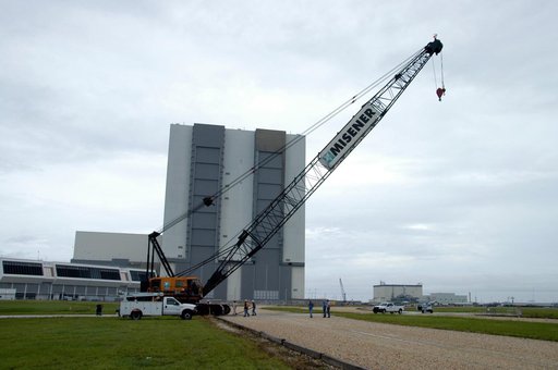 Large Crawler Crane for new lightning protection system