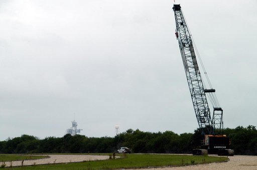 Large Crawler Crane for new lightning protection system
