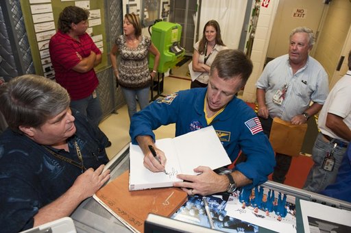 KSC-2011-7048