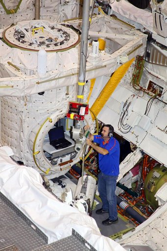 KSC-2011-8057