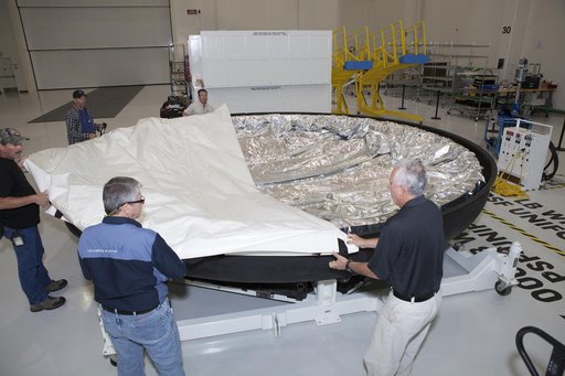 Orion EM-1 Heat Shield Unbagging