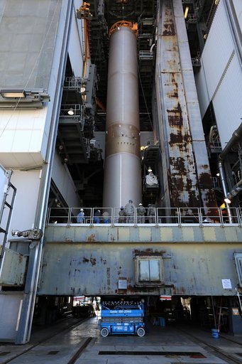 GOES-R Atlas V Transport from ASOC to VIF; Lift to Vertical on S