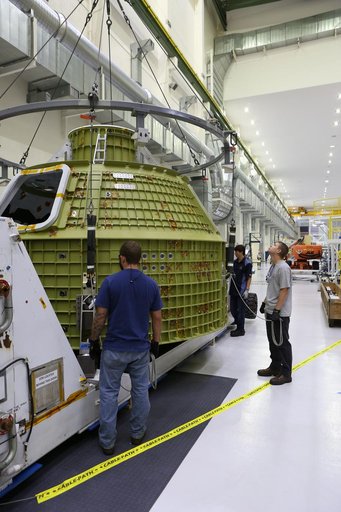 Orion EM-1 Crew Module Structural Test Article Move to Birdcage