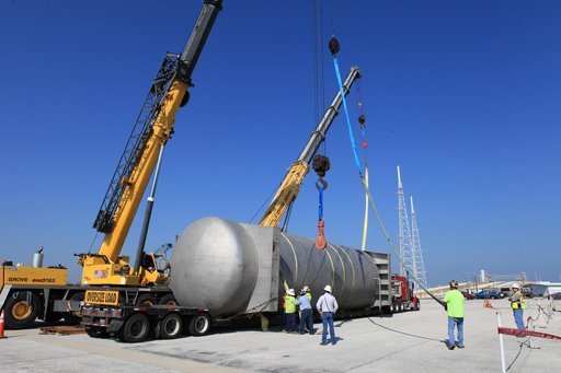 LH2 Liquid Separator Tank Lift, Rotate, and Move to Trailer