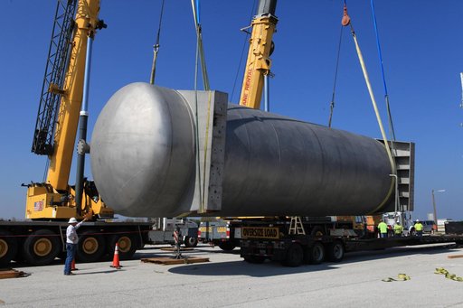LH2 Liquid Separator Tank Lift, Rotate, and Move to Trailer