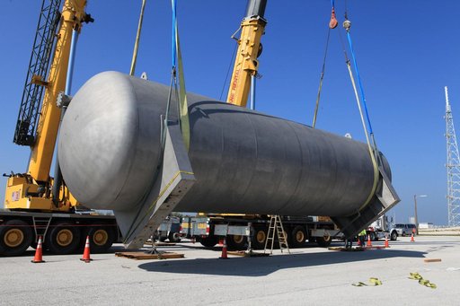 LH2 Liquid Separator Tank Lift, Rotate, and Move to Trailer