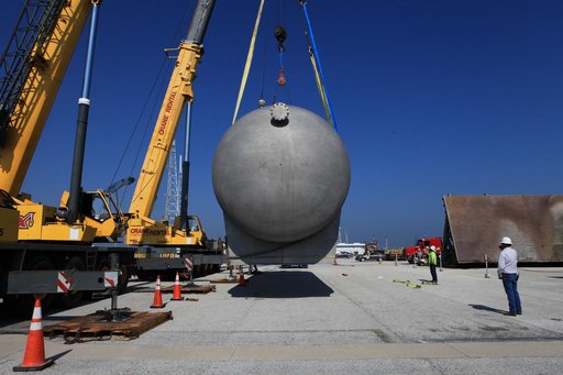 LH2 Liquid Separator Tank Lift, Rotate, and Move to Trailer