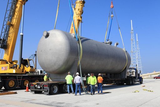 LH2 Liquid Separator Tank Lift, Rotate, and Move to Trailer