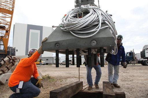 Aft Skirt Electrical Umbilical (ASEU) and Vehicle Support Post (