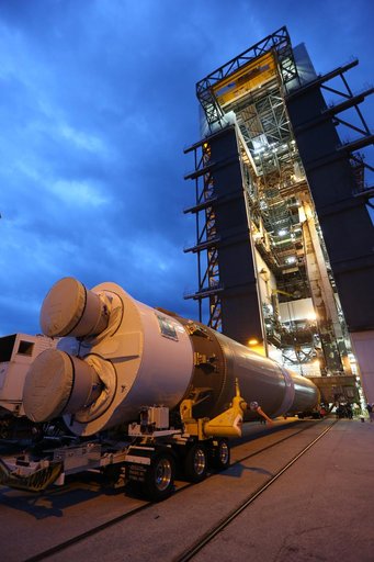 OA-7 Atlas V Booster Lift to Vertical on Stand (LVOS)
