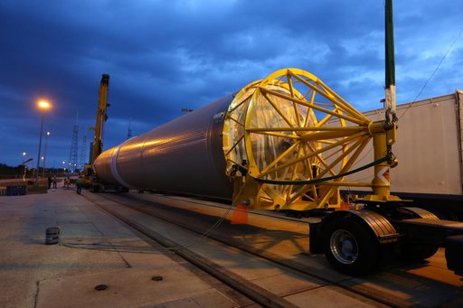 OA-7 Atlas V Booster Lift to Vertical on Stand (LVOS)