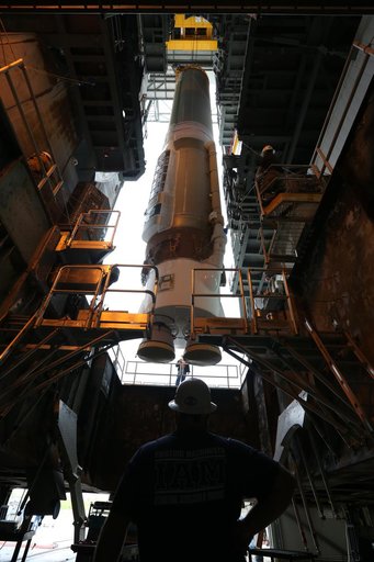 OA-7 Atlas V Booster Lift to Vertical on Stand (LVOS)