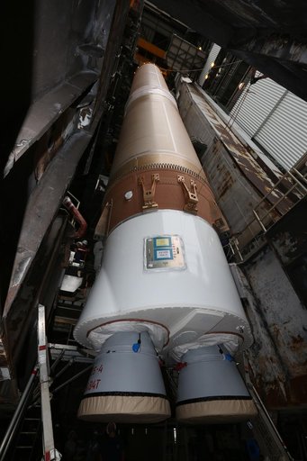 OA-7 Atlas V Booster Lift to Vertical on Stand (LVOS)