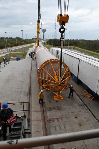 OA-7 Atlas V Booster Lift to Vertical on Stand (LVOS)