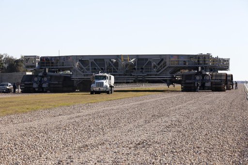 Crawler Transporter 2 (CT-2) Trek from Pad 39B to VAB