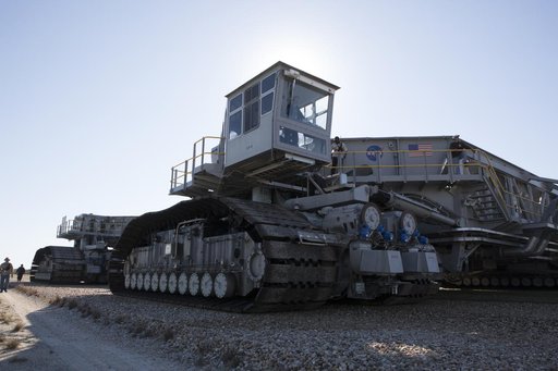 Crawler Transporter 2 (CT-2) Trek from Pad 39B to VAB