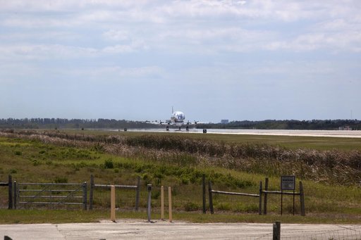 Orion EM-1 Crew Module Structural Test Article loaded onto Guppy